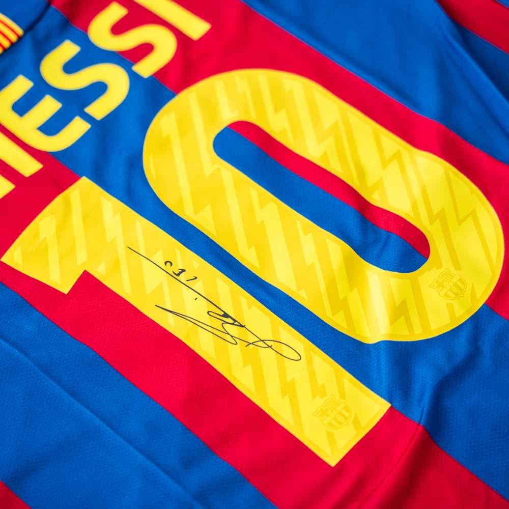 قميص برشلونة 2010/2011 بتوقيع ميسي نسخة النهائي